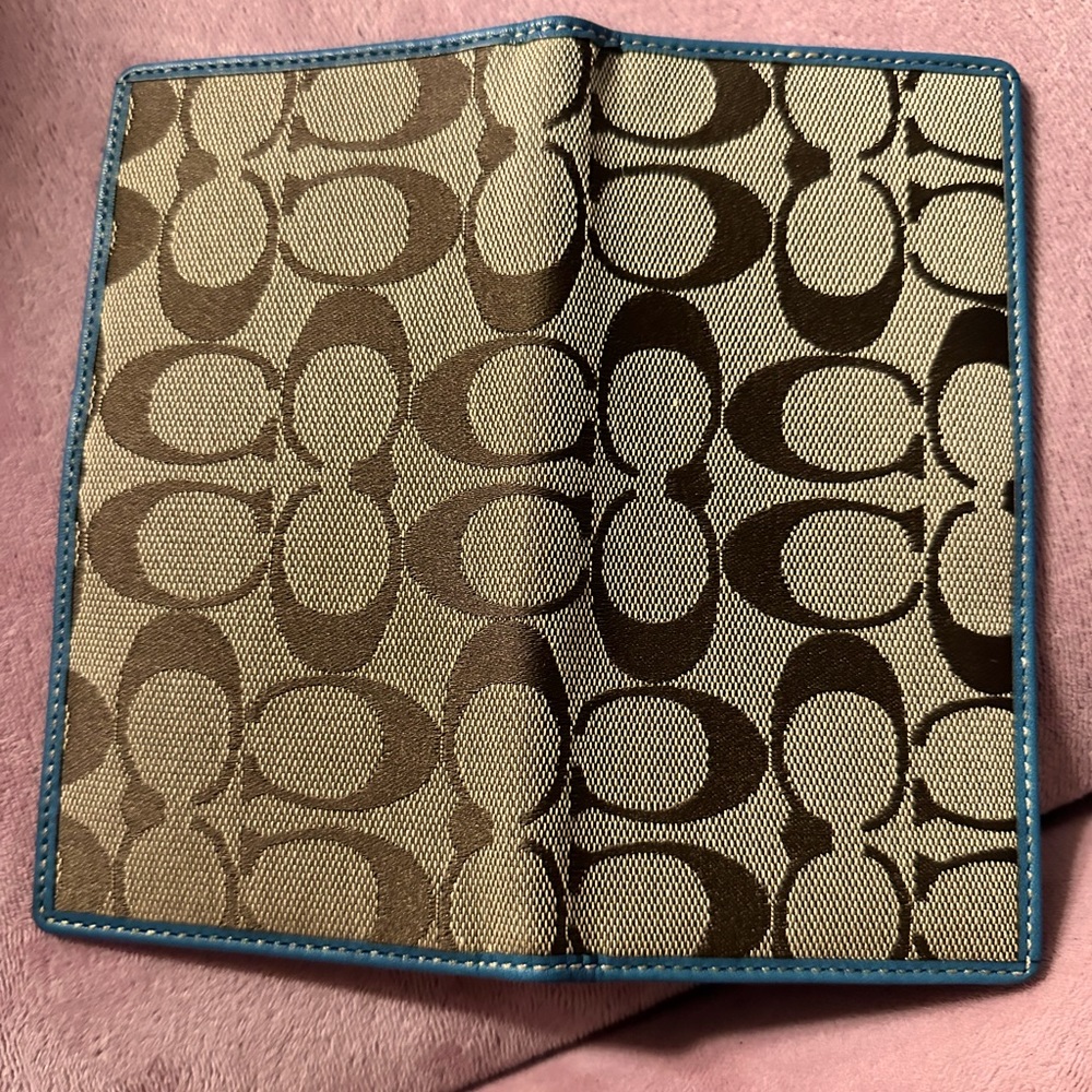 Coach - Long Skinny Wallet - passport wallet, amazing condition